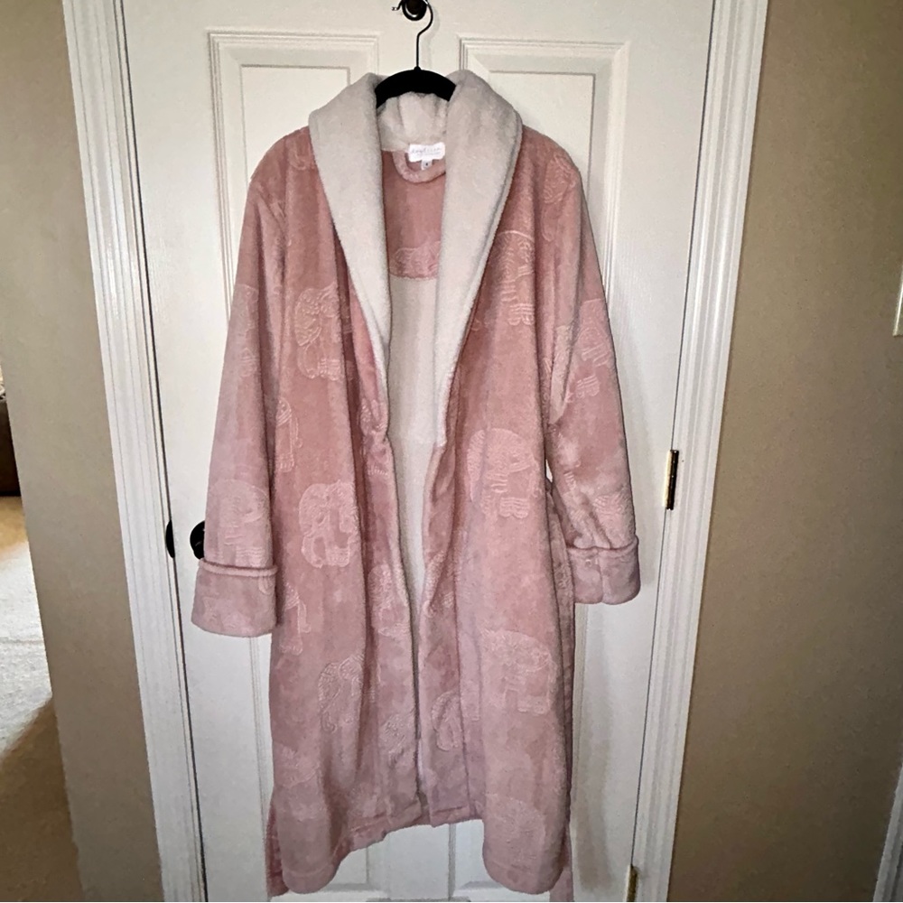 Daydream by Berkshire Home Plush Elephant Robe 🐘